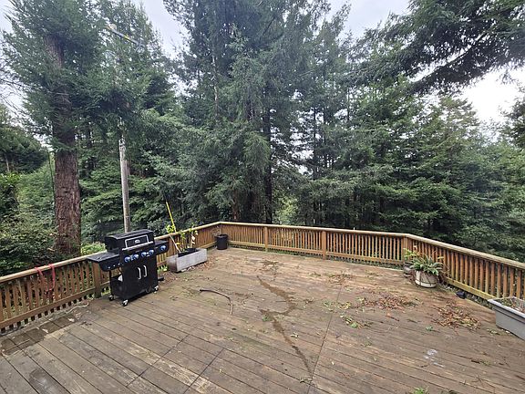 3rd image of 250 Paradise Dr