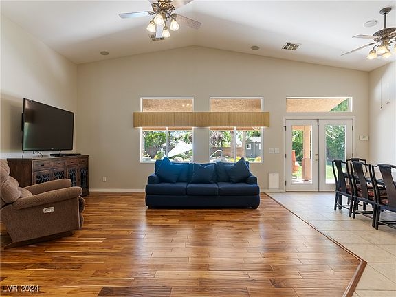 3rd image of 5617 Summer Splash Ct