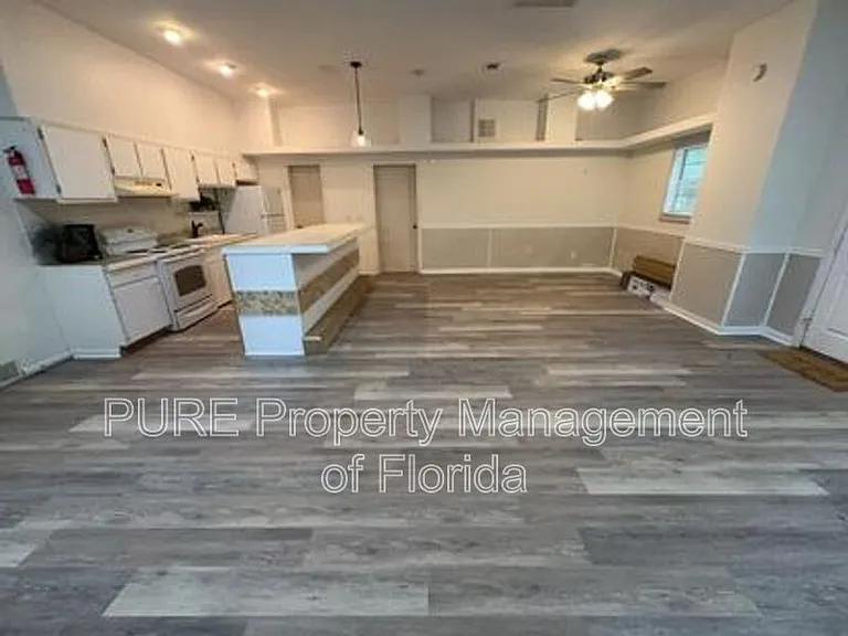 595 NW 100th St #B — Photo 12