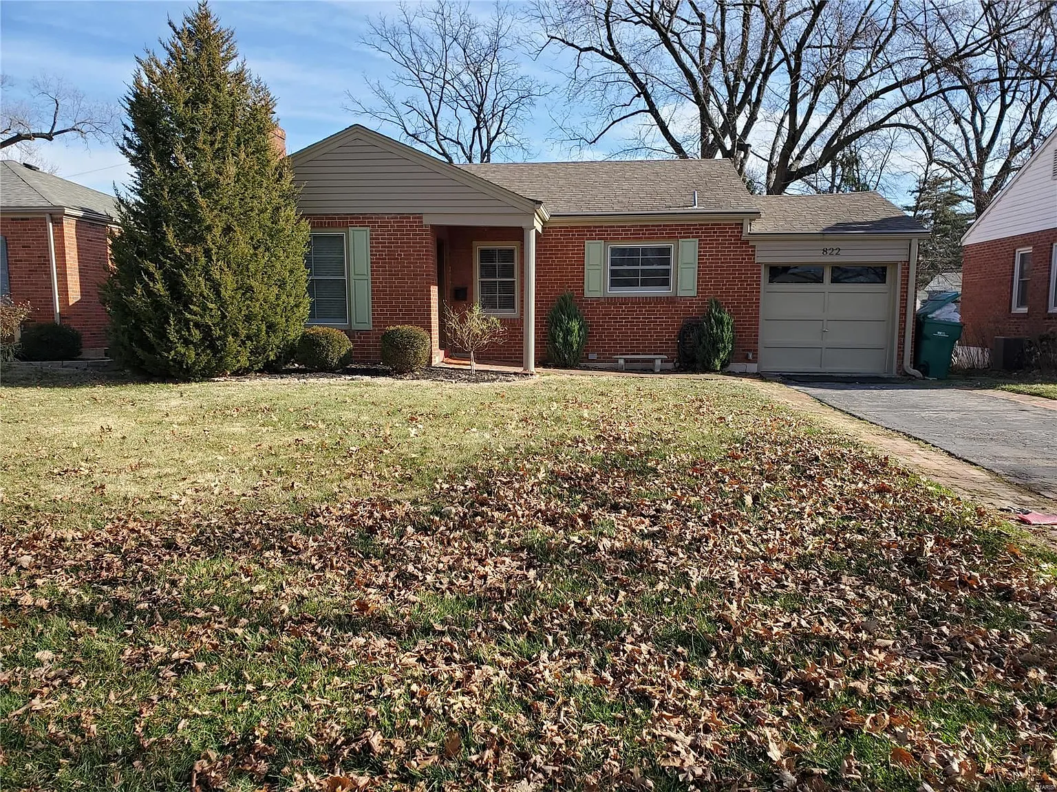 822 Pine Tree Ln photo 1