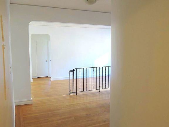 3rd image of 222 E 35th St APT 6J