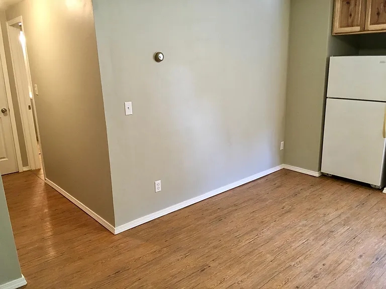 214 W Thomas St #6 — Photo 6