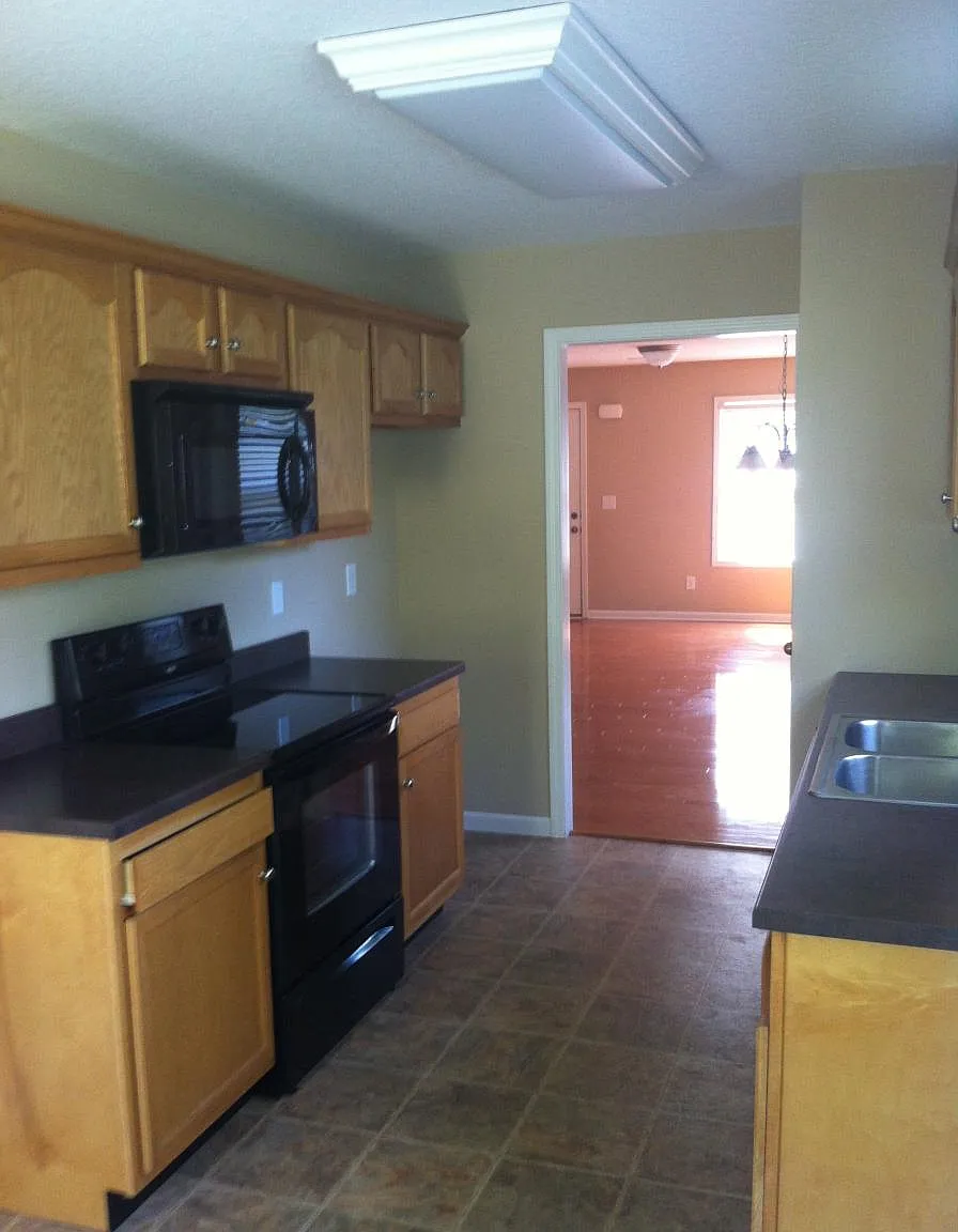 9951 Thunderbolt Way — Photo 3