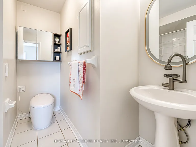 2554 Bur Oak Ave — Photo 28