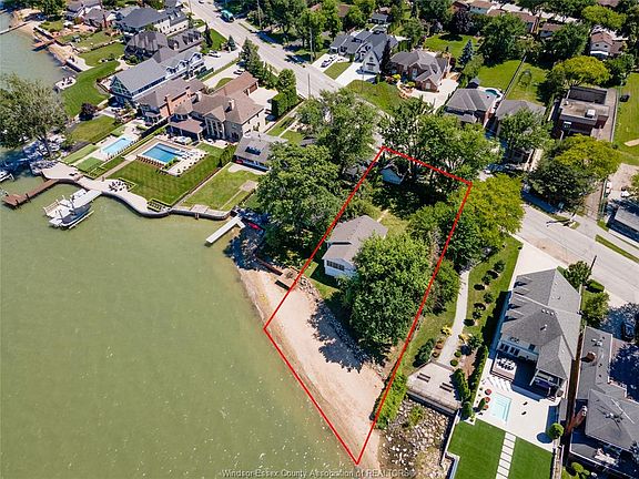 2nd image of 13110 Riverside Dr E