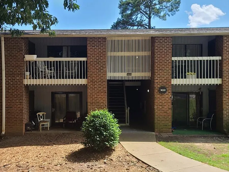 1022 Sandlin Pl #J — Photo 1