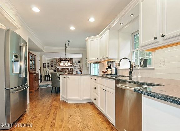 4th image of 940 N Ashbury Ave