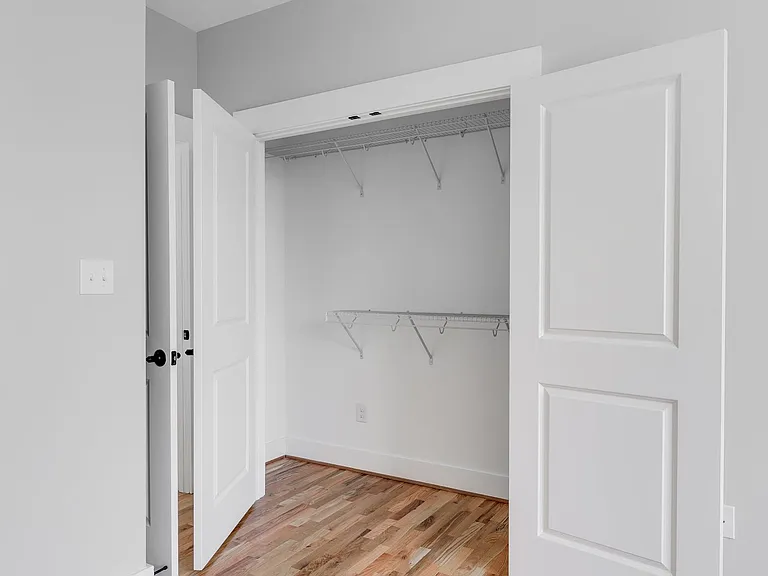 1422 Bainbridge St — Photo 8