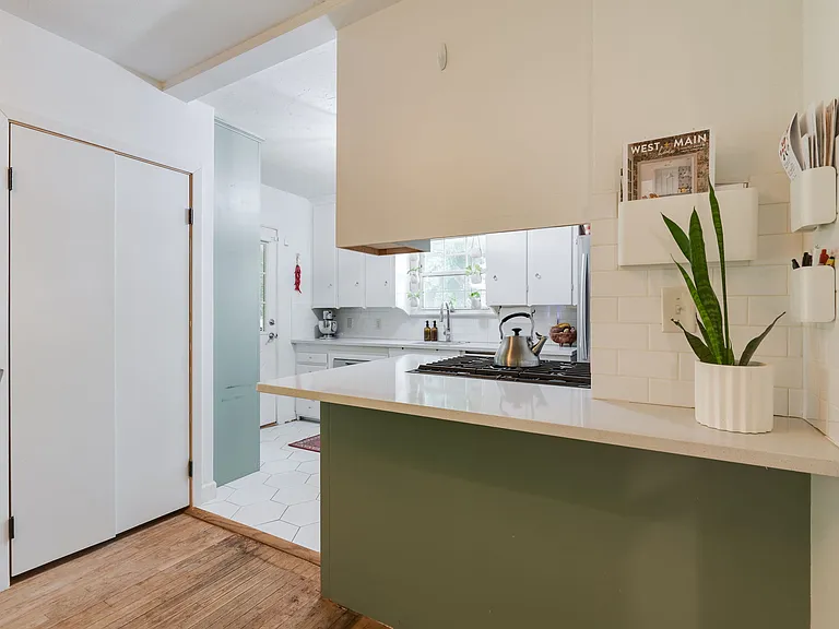1131 Lombardy Rd — Photo 17