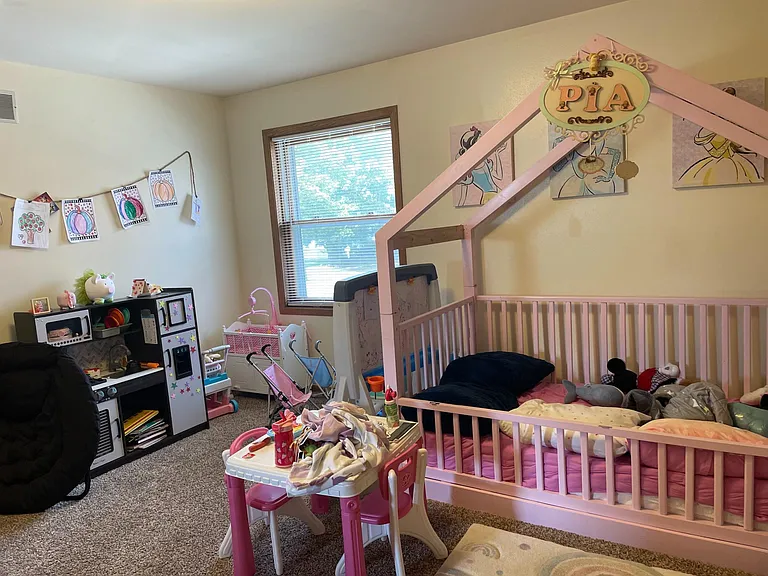 525 Maple St — Photo 16