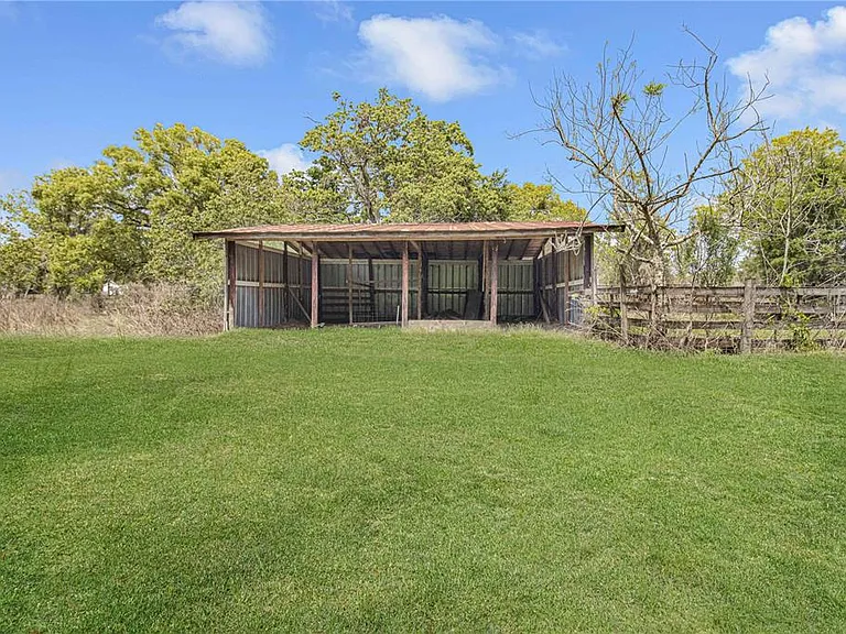 8225 E Highway 25 — Photo 17