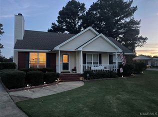 1715 Formosa Ct, Deatsville, AL 36022