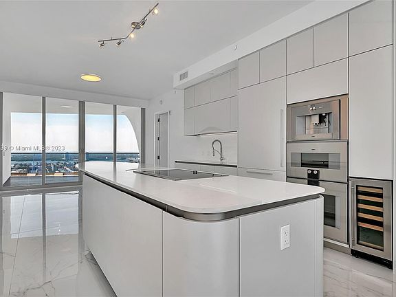 4th image of 16903 Collins Ave