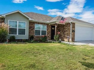 1425 S Spritz Dr, Fayetteville, AR 72701