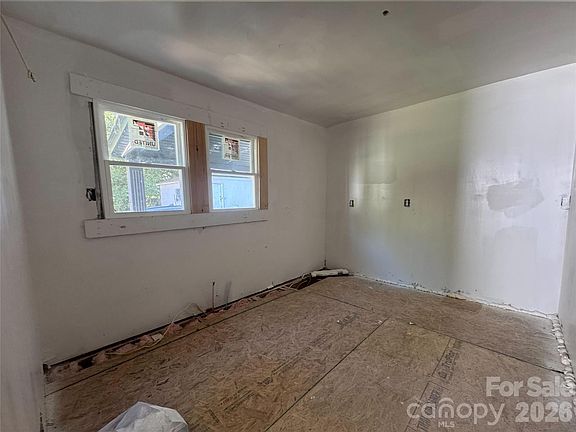 4th image of 307 Ervin Dr