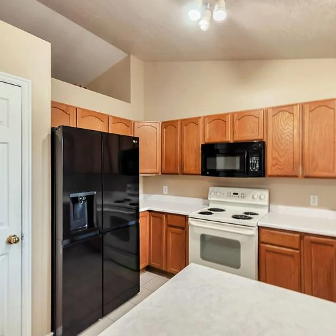 Building Photo - 402 N 880 E