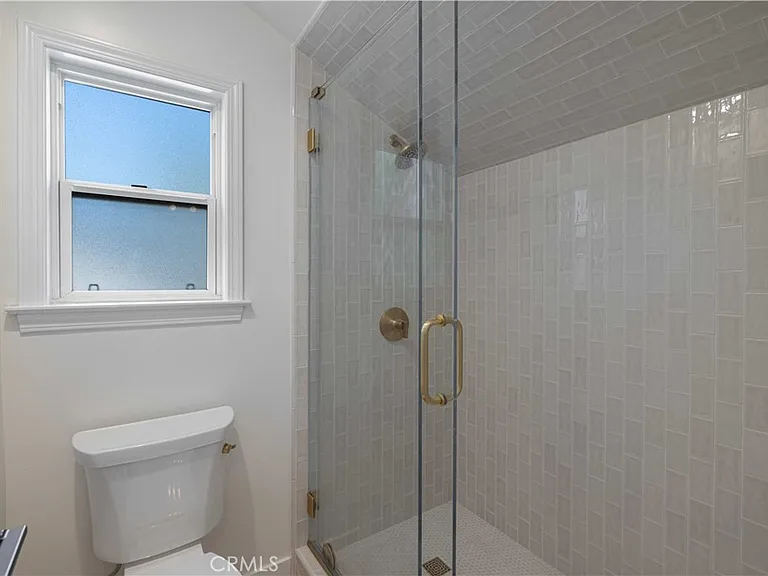 21 Longstreet — Photo 22
