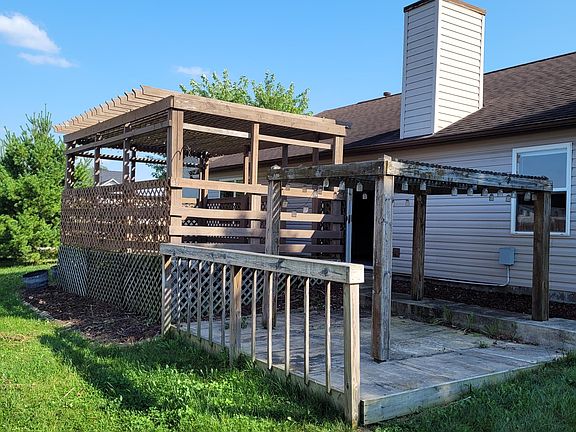 4th image of 176 Meadow Glen Dr