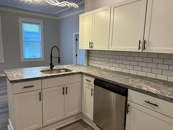 4th image of 127 Gertrude St APT 1