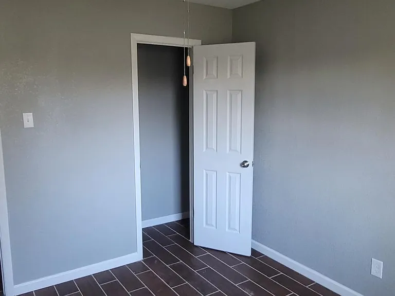 113 Travis Dr — Photo 1