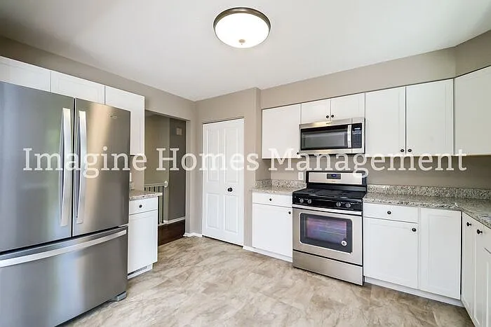 9421 Fairfield Dr — Photo 8