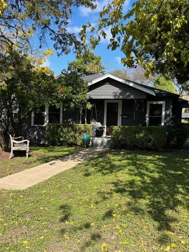 2 bed, 1029 sqft, $3,900 — Photo 1