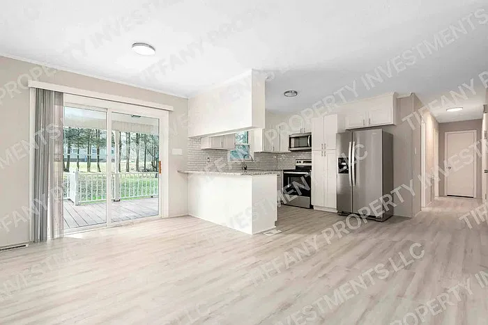 3 bed, 1.5 bath, 1587 sqft, $1,645 — Photo 4