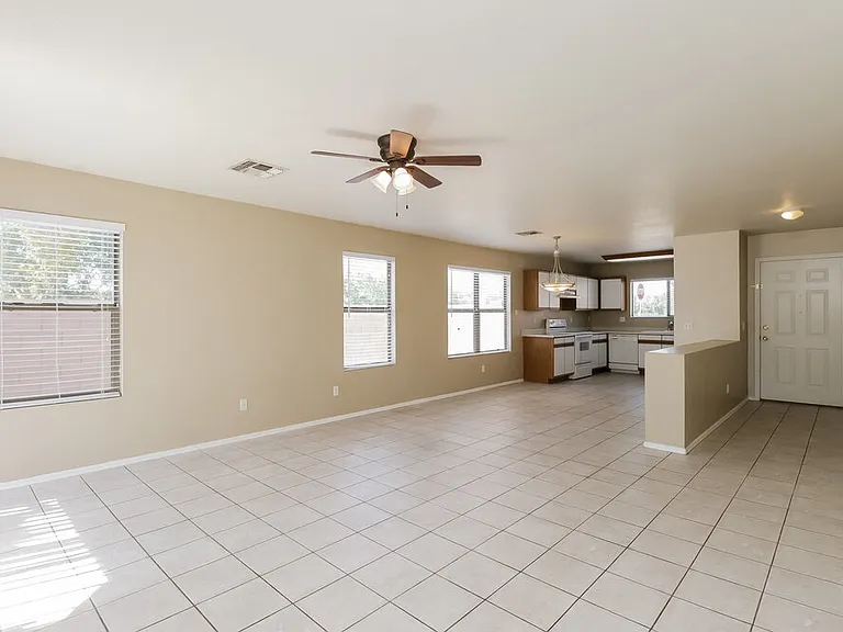 2200 E Spruce Dr — Photo 4