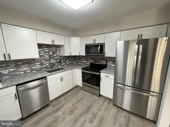 218 Valley Stream Ln, Wayne, PA 19087