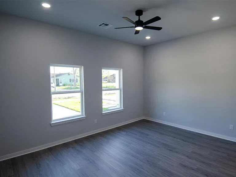 2830 Mansfield St — Photo 12
