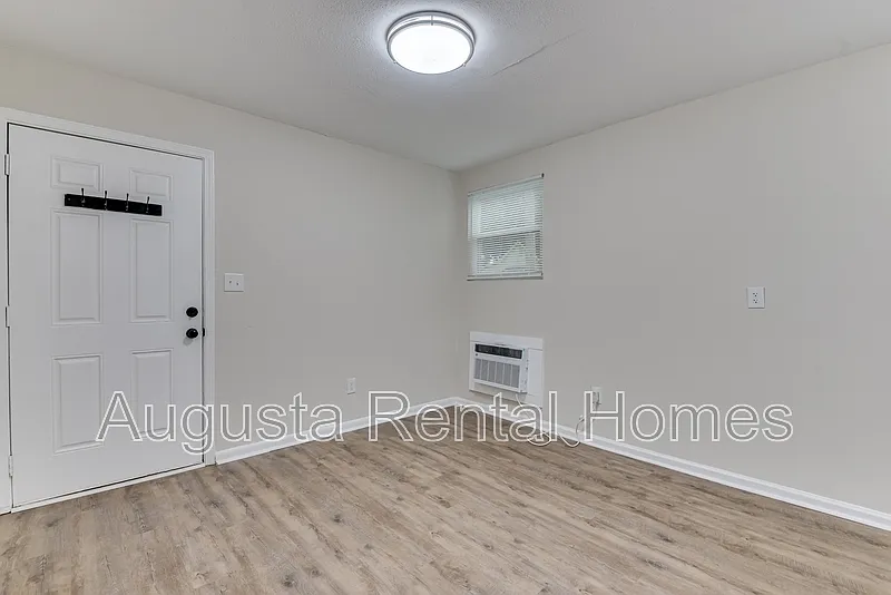 1 bed, 1.0 bath, 523 sqft, $895 — Photo 2