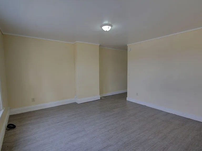 2530 7th Ave — Photo 3