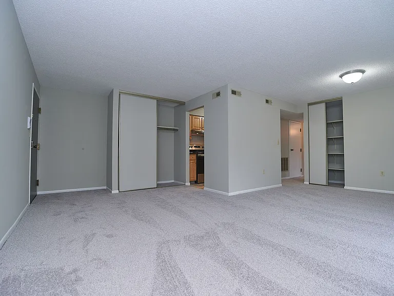 St. Clair Woods Apartments — Photo 15