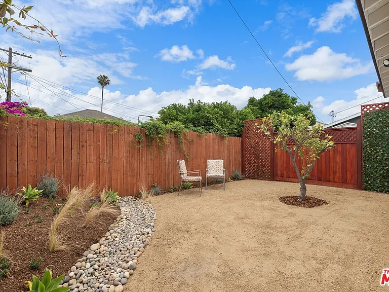 3792 1/2 Van Ness Ave — Photo 14