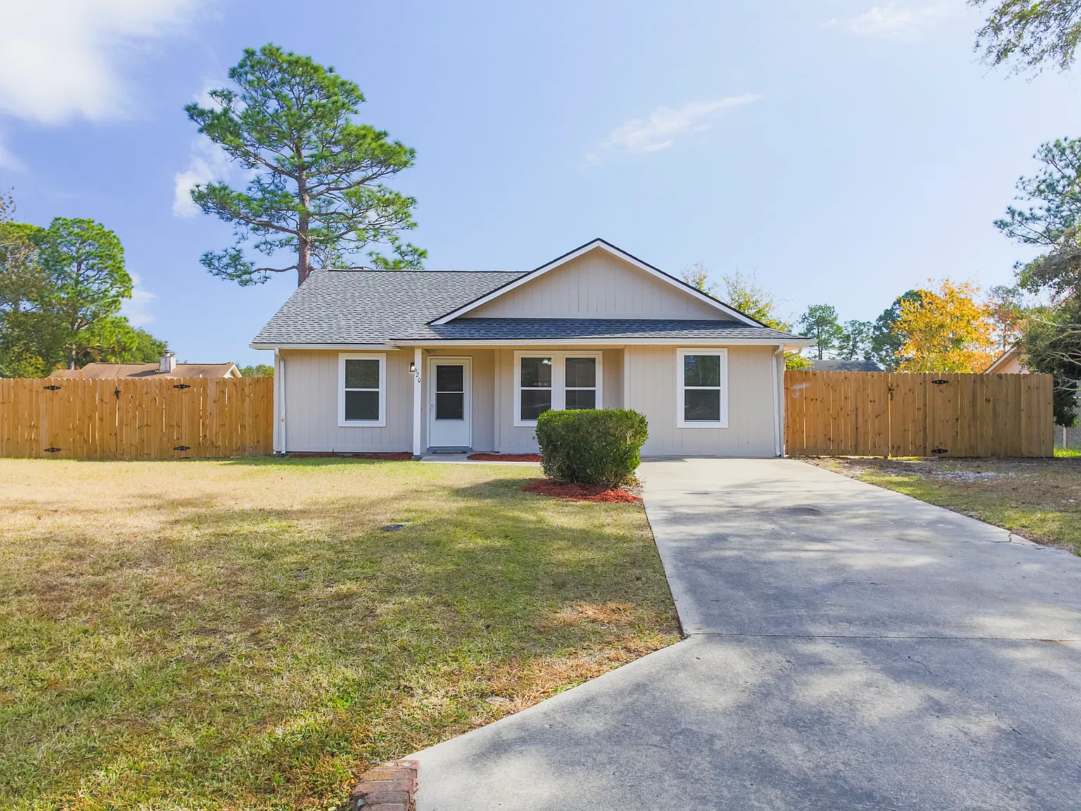 3 bed, 1057 sqft, $1,950 — Photo 1