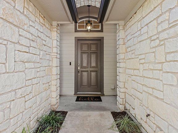 5th image of 802 Mountain Ridge Dr