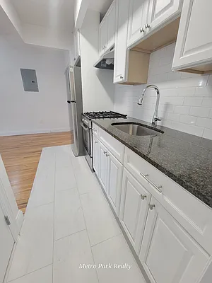 Rented by Metro Park Realty Inc | media 3