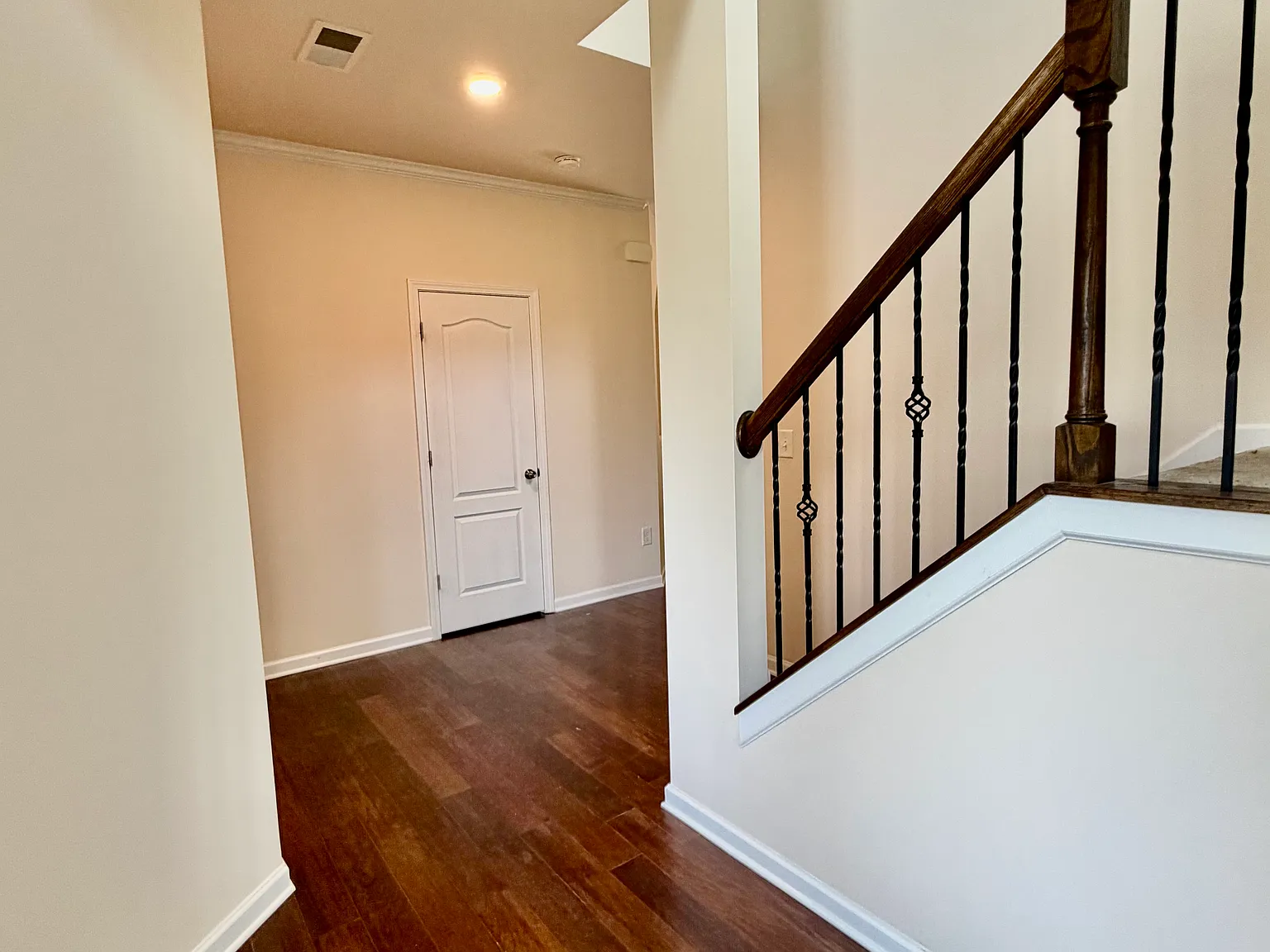 3 bed, 2110 sqft, $2,895 — Photo 2