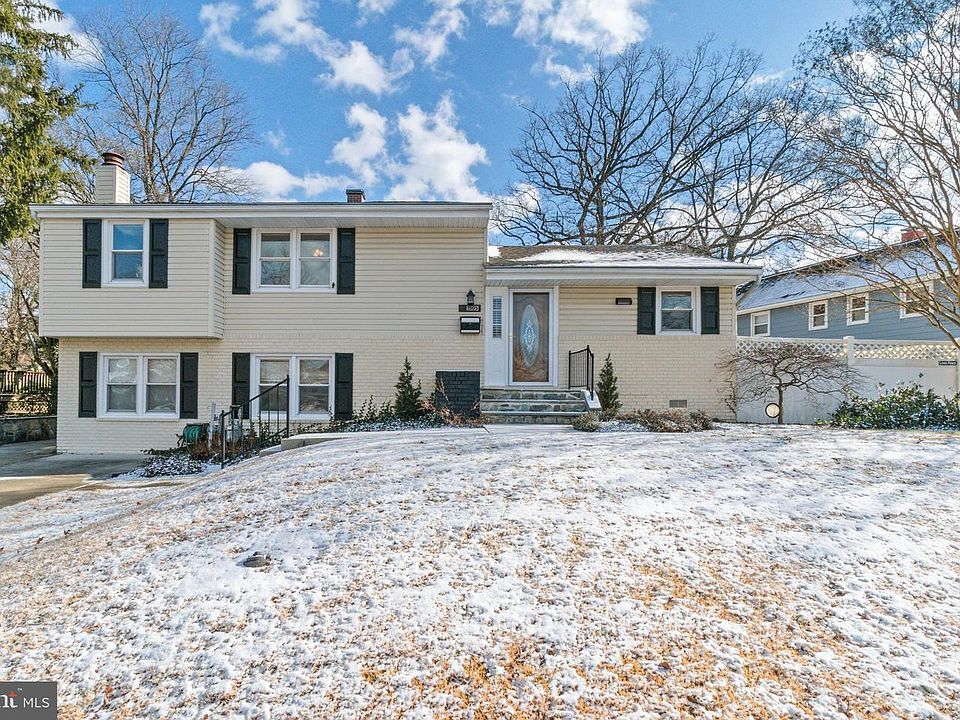 1st image of 1305 Warwick Dr