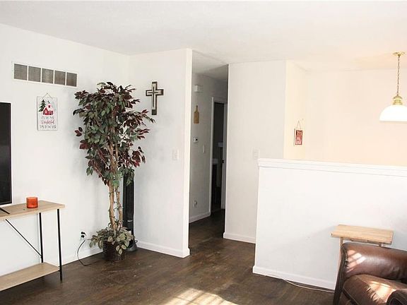 4th image of 11608 E 58th St