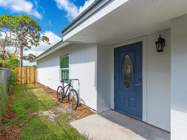 1170 SW 31st St — Photo 5