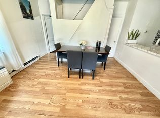 48 Van Nostrand Ave #B, Great Neck, NY 11024