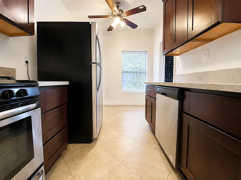800 Las palmas LLC — Photo 3
