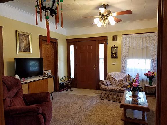 5th image of 626 Clarke St