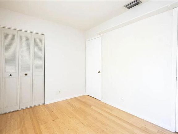 3rd image of 5112 Society Pl W Unit 1