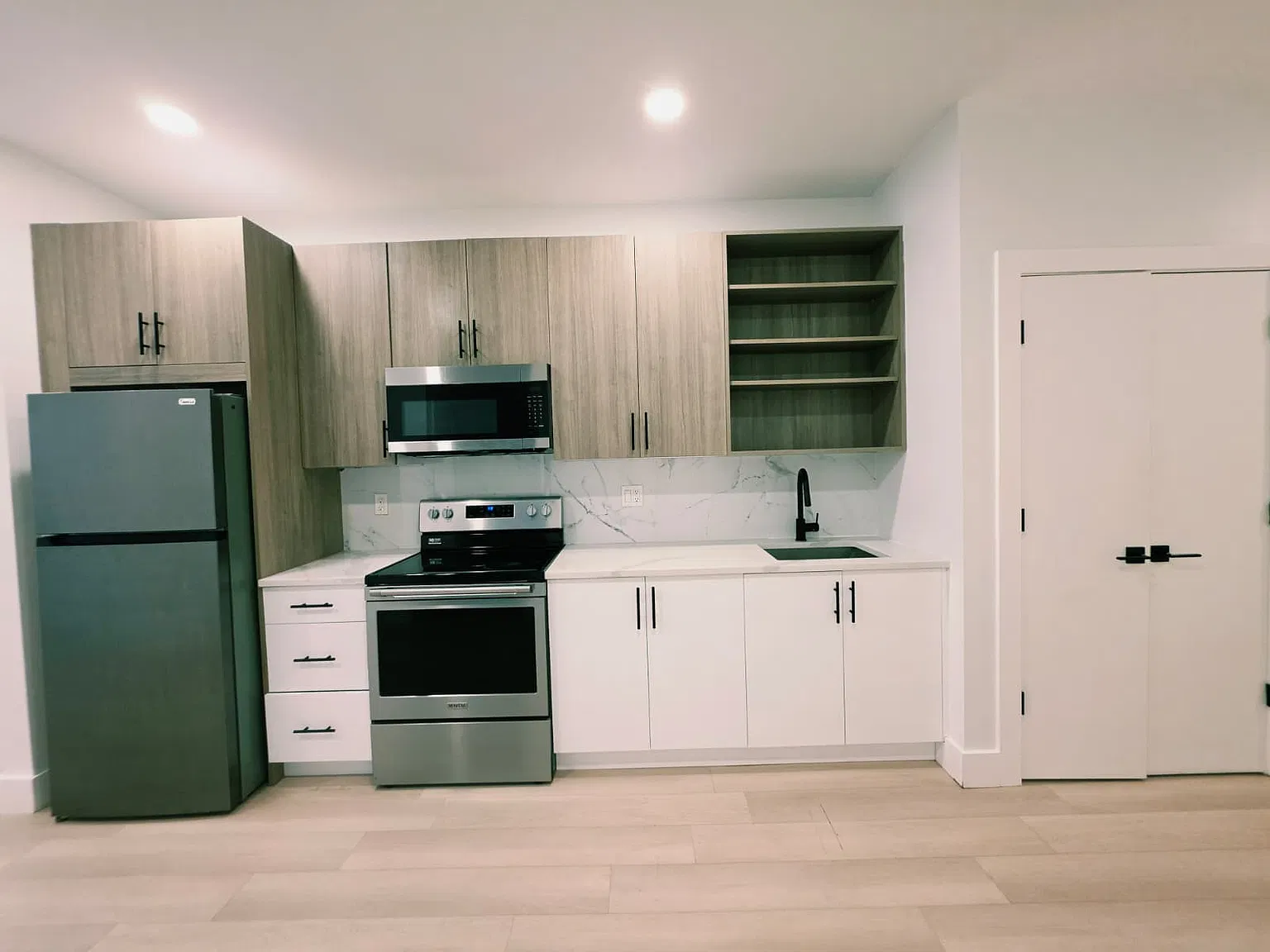 3 bed, 1000 sqft, $2,650 — Photo 1