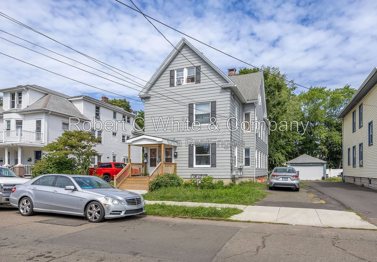 3 bed, 1.0 bath, 1065 sqft, $2,140 — Photo 2