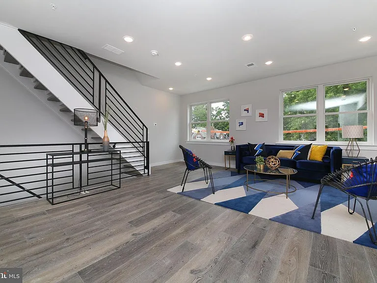 18 W Phil Ellena St #B2 — Photo 3