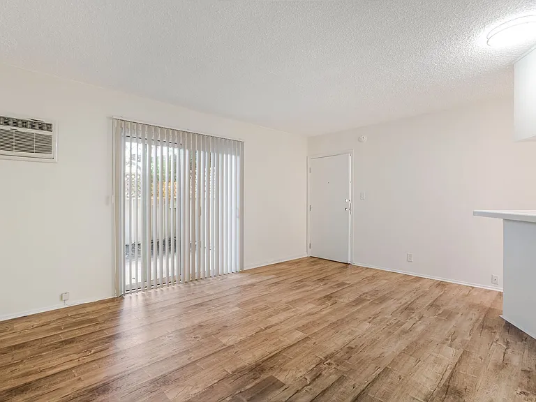 10860 Venice Blvd — Photo 9