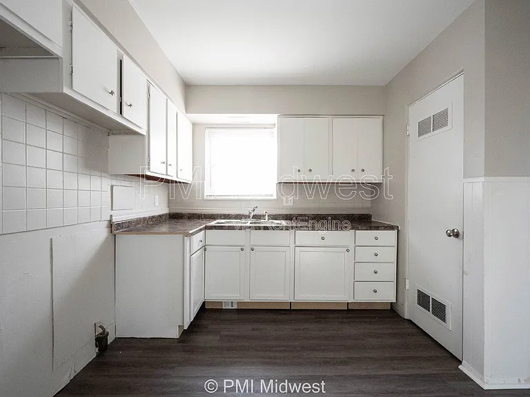 5843 Woodside Dr — Photo 9